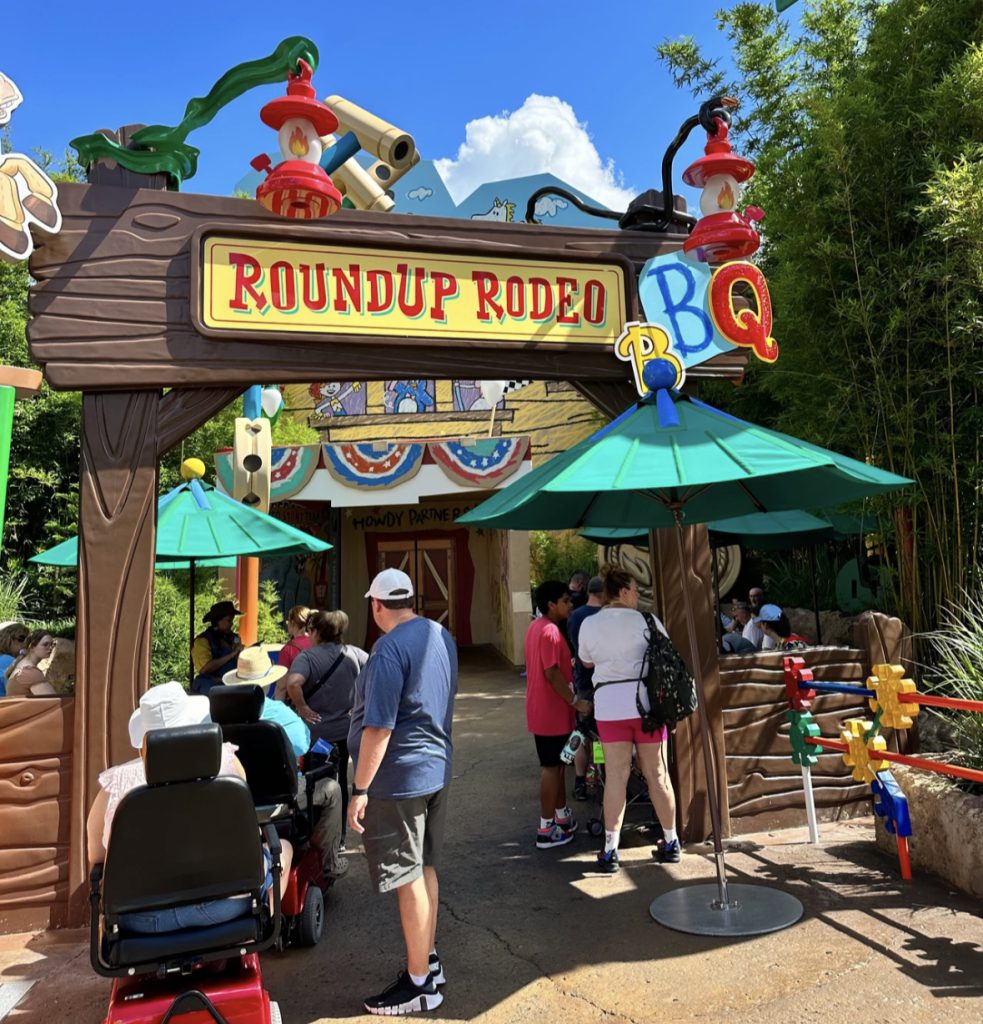 waiting for entry into roundup rodeo bbq hollywood studios