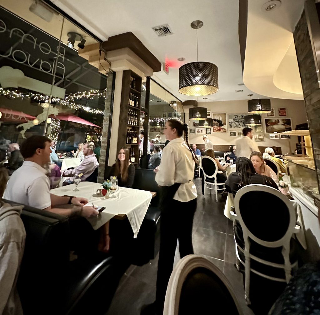 Rome's Flavours cozy interior.