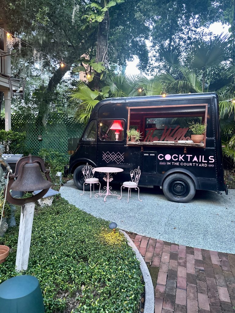 Cocktails in the Courtyard at The Wellborn Orlando